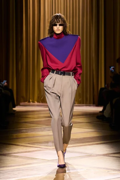 Look 16